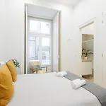 Гостевой дом Bedrooms In Shared In Modern In Downtown *