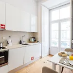 Bedrooms In Shared In Modern In Downtown Лиссабон