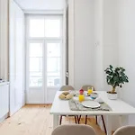Bedrooms In Shared Apartment In Accommodation In Downtown Lisbon ゲストハウス