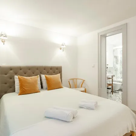 Bedrooms In Shared Apartment In Accommodation In Downtown Lisbon